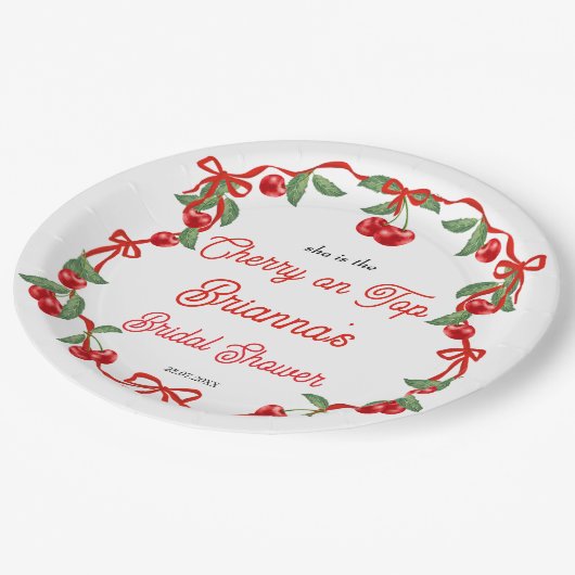 Cherry auf dem oberen Bändchen-Coquette-Brautparty Pappteller (Schrägansicht)