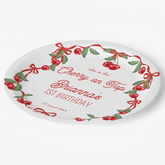 Cherry auf der obersten Schleife whimsical Geburts Pappteller (Schrägansicht)