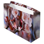Cherry Blossom Cluster mit rosa und blau Große Geschenktüte (Rückseite Schrägansicht)