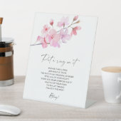 Cherry Blossom - Frühjahr setzt Ring auf sein Spie Sockelschild (In SItu)