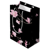 Cherry Blossom - Schwarz Mittlere Geschenktüte (Vorderseite Schrägansicht)