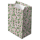 Cherry Blossoms floral Mittlere Geschenktüte (Vorderseite Schrägansicht)