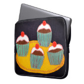 Cherry Buns Laptopschutzhülle (Vorderseite Links)