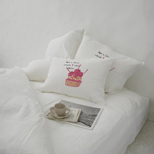 Cherry Cupcake Valentine – Hand-Drawn Dessert Dekokissen (Von Creator hochgeladen)