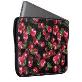 Cherry Fruit auf schwarz Laptopschutzhülle (Vorne Rechts)