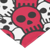 Cherry Gothic Skull Muster Print Tischdecke (Schrägansicht)