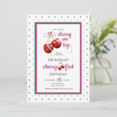 Cherry Pink Coquette Bow Erster Geburtstag Foto Einladung (Stehend Vorderseite)