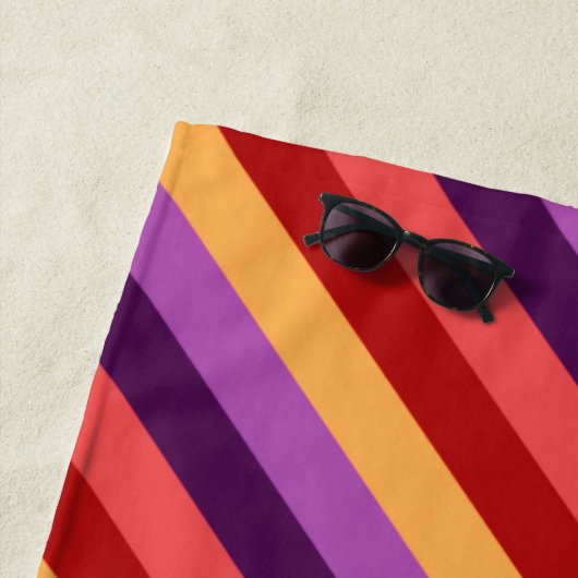 Cherry Red Violet Stripes Beach Handtuch (Beispiel)