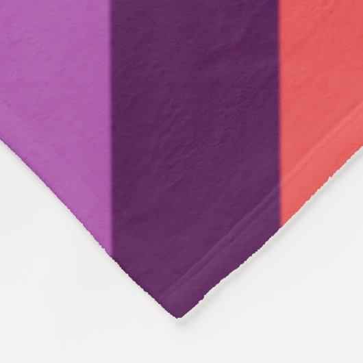 Cherry Red Violet Stripes Medium Fleece Blankon (Ecke)