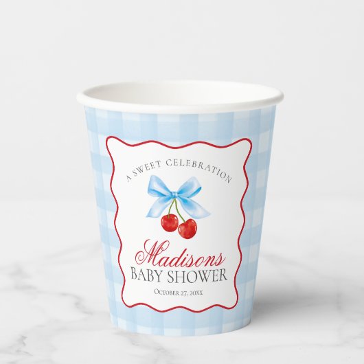 Cherry Sweet Blue Coquette Bow Gingham Baby Shower Pappbecher (Vorderseite)