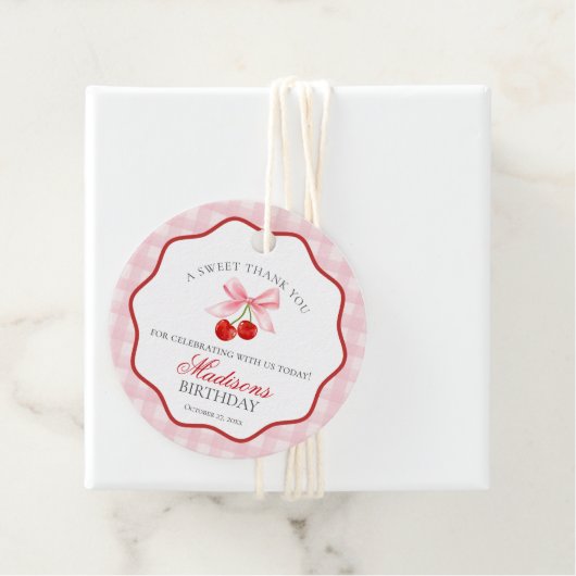 Cherry Sweet Pink Coquette Bow Birthday Circle Geschenkanhänger (Beispiel)