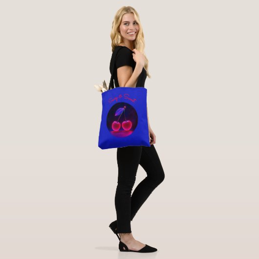 Cherry Vibe Power - Fierce & Fun Tasche (Am Model)