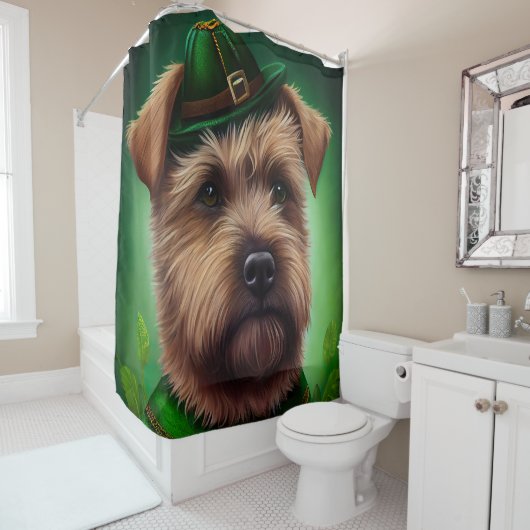 Chesapeake Bay Terrier in St Patrick's Day Dress Duschvorhang (Beispiel)