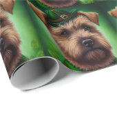 Chesapeake Bay Terrier in St Patrick's Day Dress Geschenkpapier (Rolleneckpunkt)