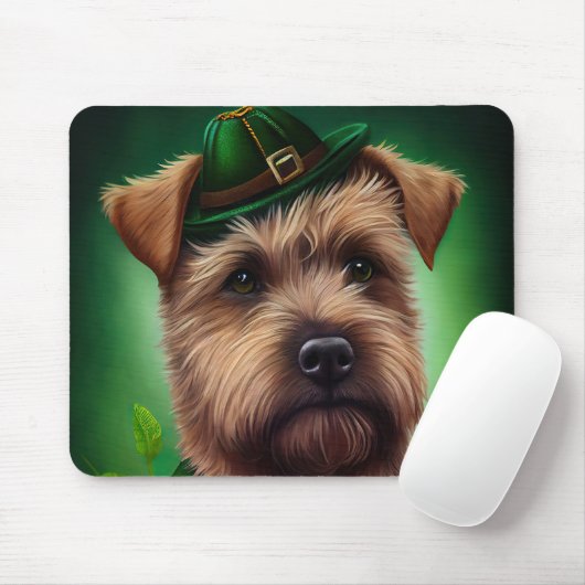 Chesapeake Bay Terrier in St Patrick's Day Dress Mousepad (Mit Mouse)