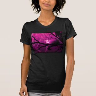 Cheshire-Katze unter Bäumen T-Shirt