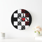 Chessboard Heart Valentinstag B&W Große Wanduhr (Zuhause)