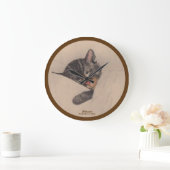 Chessie the Sleeping Kitten Wall Clock (sepia) Große Wanduhr (Zuhause)