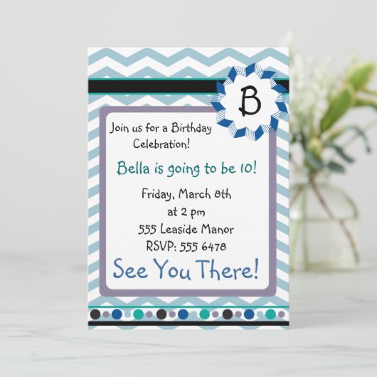 Cheveron Monogramm-Karte mit blauer, aquamariner, Einladung (Stehend Vorderseite)