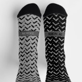 Chevron Black and Grey Name on Mismatch Socken (Oben)