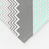 Chevron Grau Teal Fleecedecke (Ecke)