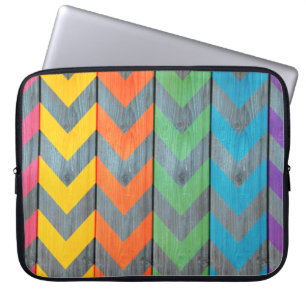 Chevron-Muster auf Holzoptik von Shirley Taylor Laptopschutzhülle