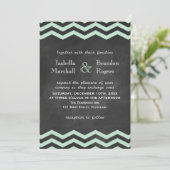 Chevrons auf Chalkboard Hochzeit Einladung in Mint (Stehend Vorderseite)