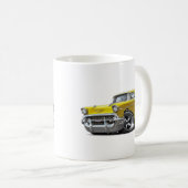 Chevy Nomade-Gelb-frisiertes Auto 1957 Kaffeetasse (VorderseiteRechts)