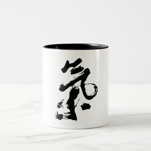 Chi oder Qi in der chinesischen Zweifarbige Tasse (Mittel)