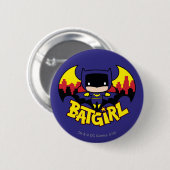 Chibi Batgirl mit Gotham Skyline und Logo Button (Vorne & Hinten)