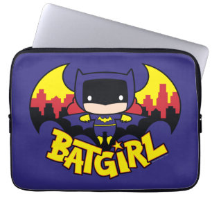 Chibi Batgirl mit Gotham-Skyline und Logo Laptopschutzhülle