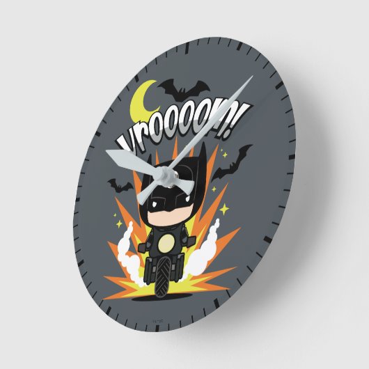 Chibi Batman Batcycle Runde Wanduhr (Winkel)