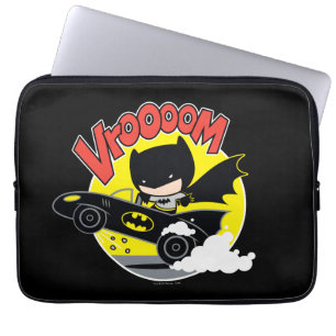 Chibi Batman im Batmobile Laptopschutzhülle