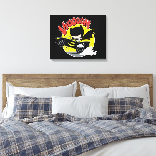 Chibi Batman im Batmobile Leinwanddruck (Insitu (Schlafzimmer))