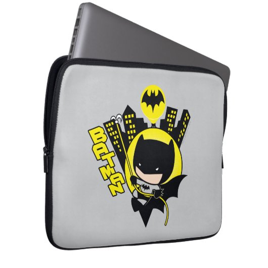 Chibi Batman skaliert die Stadt Laptopschutzhülle (Vorne Rechts)