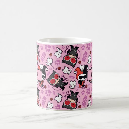 Chibi Catwoman, Harley Quinn, & Kittens Pattern Kaffeetasse (Mittel)