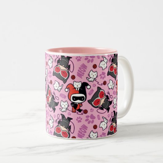 Chibi Catwoman, Harley Quinn & Kittens Pattern Zweifarbige Tasse (VorderseiteRechts)