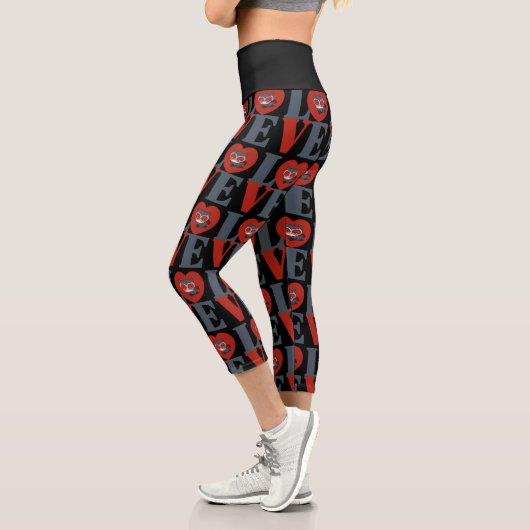 Chibi Catwoman LIEBE Capri Leggings (Links)