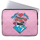 Chibi Catwoman sitzt oben auf großen Diamanten Laptopschutzhülle (Vorderseite)