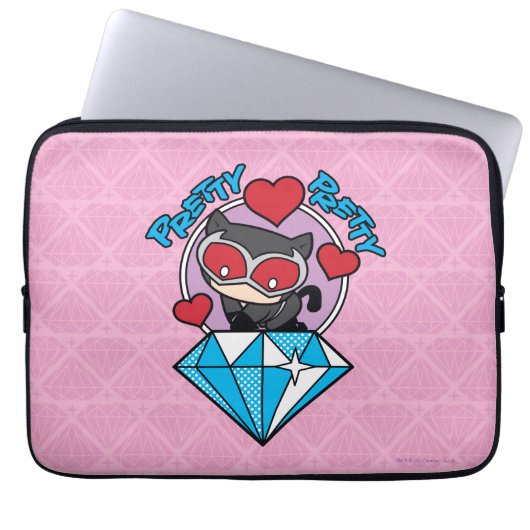 Chibi Catwoman sitzt oben auf großen Diamanten Laptopschutzhülle (Vorderseite)