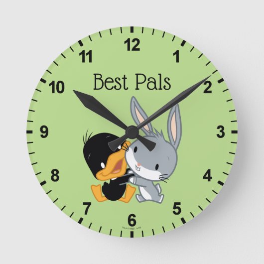 Chibi DAFFY DUCK™ & BUGS BUNNY™ Runde Wanduhr (Vorderseite)