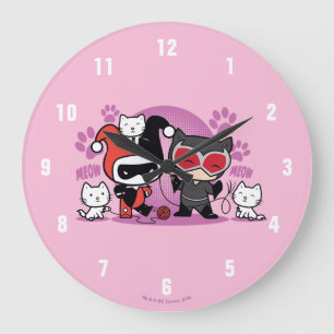 Chibi Harley Quinn & Chibi Catfrau mit Katzen Große Wanduhr