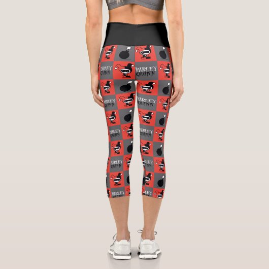 Chibi Harley Quinn Schachbrett Pattern Capri Leggings (Rückseite)