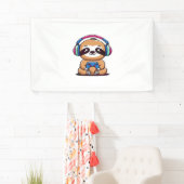 Chibi Kawaii Sloth Gamer - Niedliches Sonnentier m Banner (Insitu)