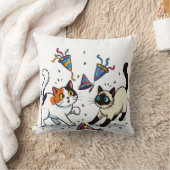 Chibi Kittens Investigating Confetti Chaos Kissen (Decke)