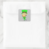 Chibi leprechaun quadratischer aufkleber (Tasche)