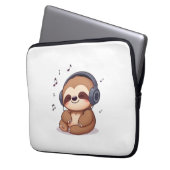 Chibi Sloth with Headphones � Cute Kawaii Relaxing Laptopschutzhülle (Vorderseite Links)