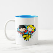 Chibi Superman & Chibi Supergirl Power Up! Zweifarbige Tasse (Links)