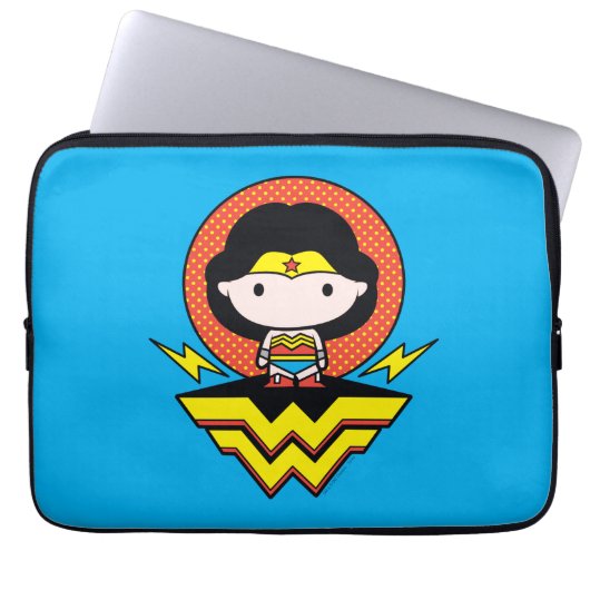 Chibi Wonder Woman mit Polka Docks und Logo Laptopschutzhülle (Vorderseite)