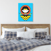 Chibi Wonder Woman mit Polka Docks und Logo Leinwanddruck (Insitu (Schlafzimmer))